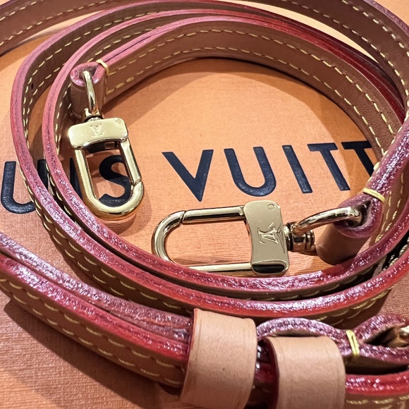 Louis Vuitton Fold Me Pouch - Picture 14 of 16